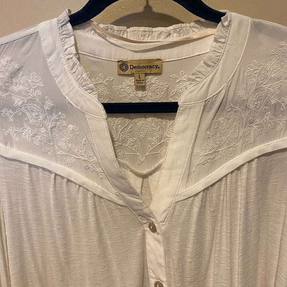 Democracy white buttoned down top - Picture 2 of 5